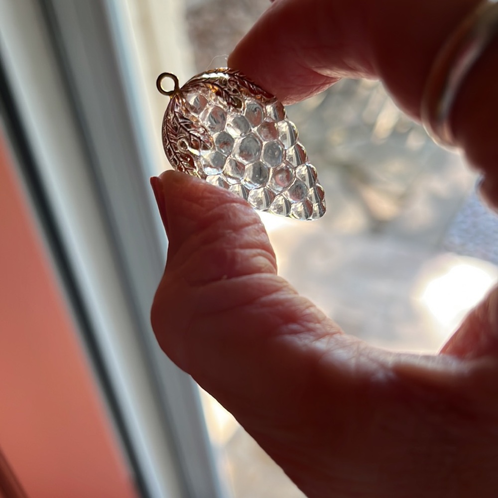 Raspberry crystal beads. - Picture 6 of 8